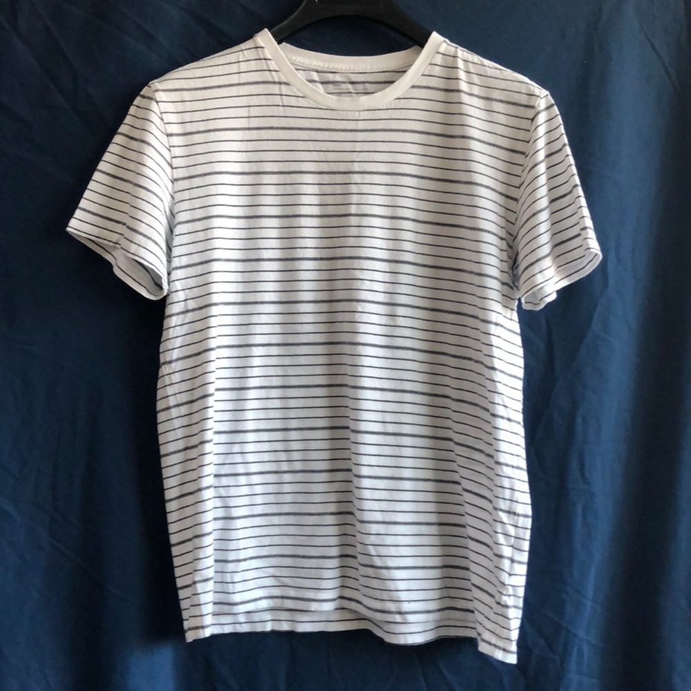 Euc Gap | Basic T - image 1